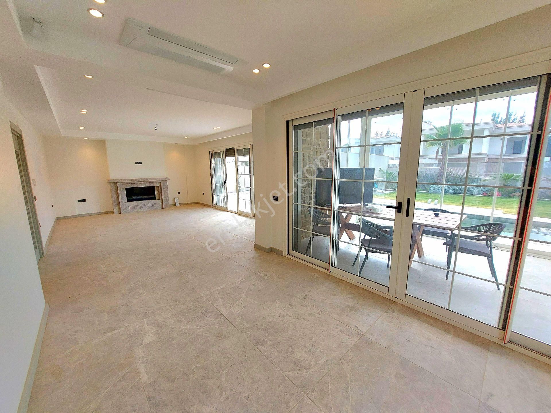 Kuşadasında Plaja 200 Mt. 400 M2 Bahçeli Özel Havuzlu Tek Müstakil Sıfır Villa - Görsel 23