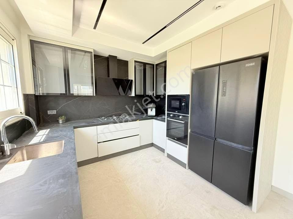 Kuşadasında Plaja 200 Mt. 400 M2 Bahçeli Özel Havuzlu Tek Müstakil Sıfır Villa - Görsel 9