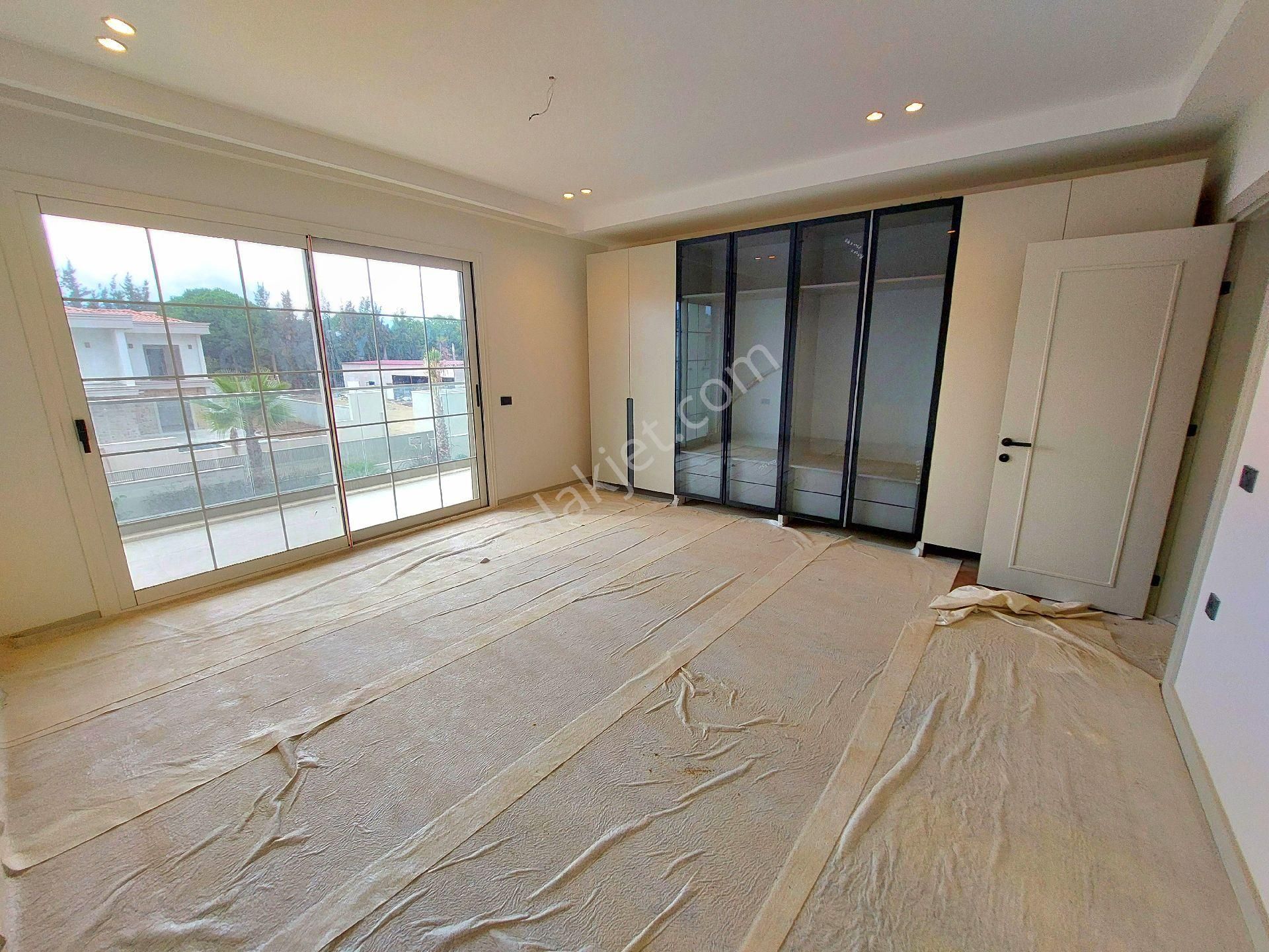 Kuşadasında Plaja 200 Mt. 400 M2 Bahçeli Özel Havuzlu Tek Müstakil Sıfır Villa - Görsel 21