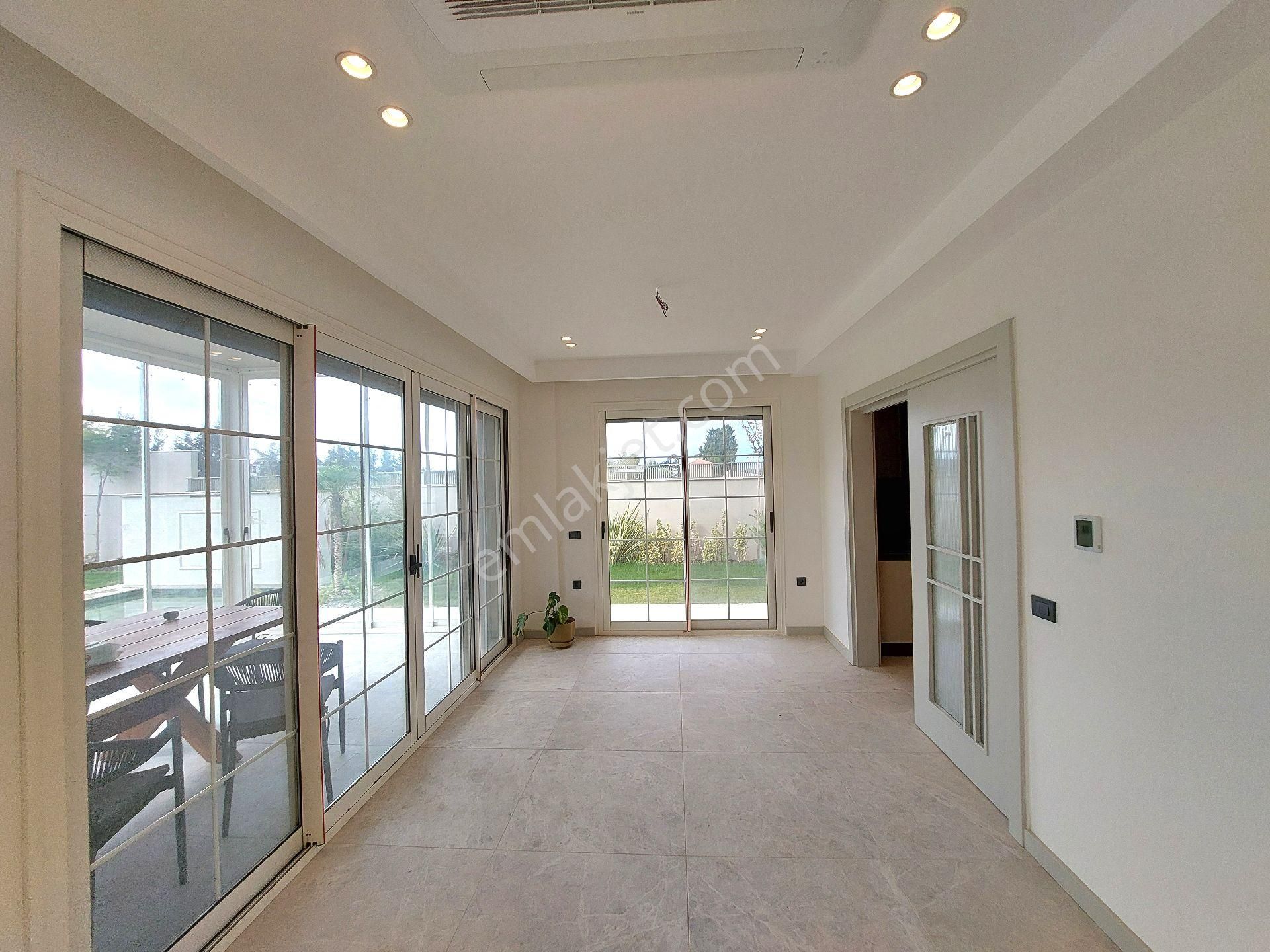 Kuşadasında Plaja 200 Mt. 400 M2 Bahçeli Özel Havuzlu Tek Müstakil Sıfır Villa - Görsel 27