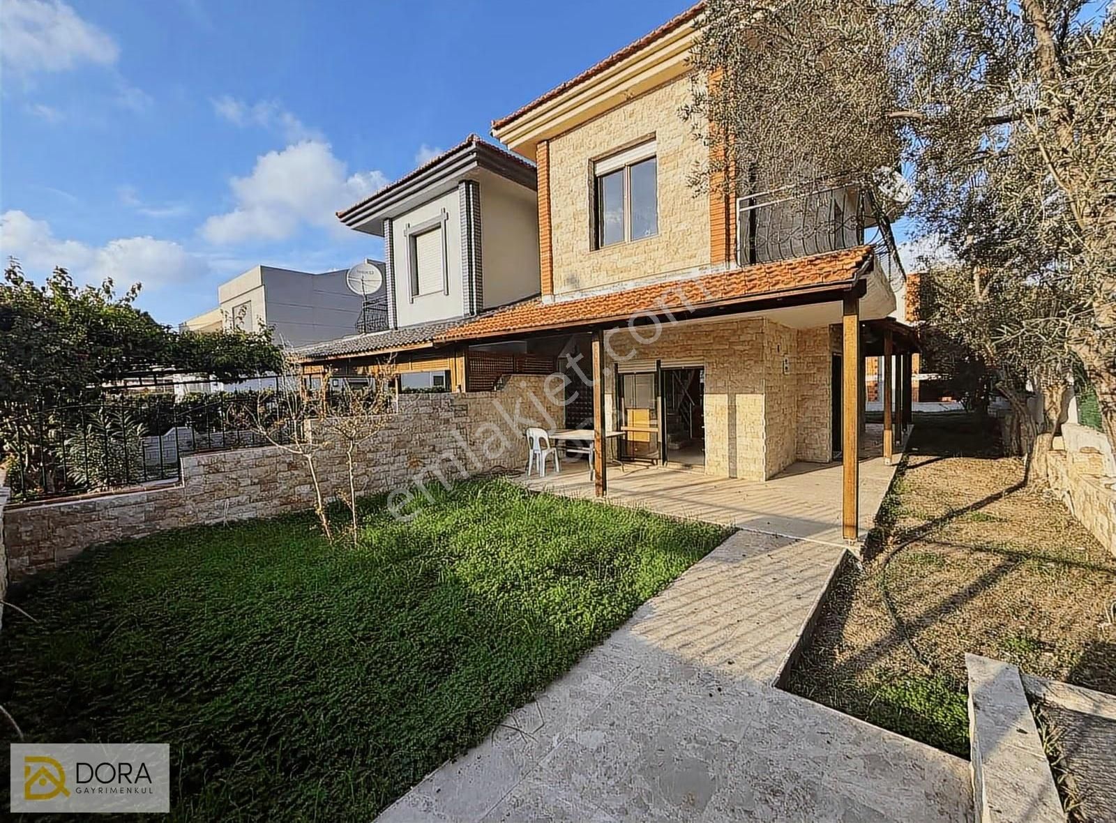 Ilıcada Mükemmel Konumda Satılık Villa - Görsel 12