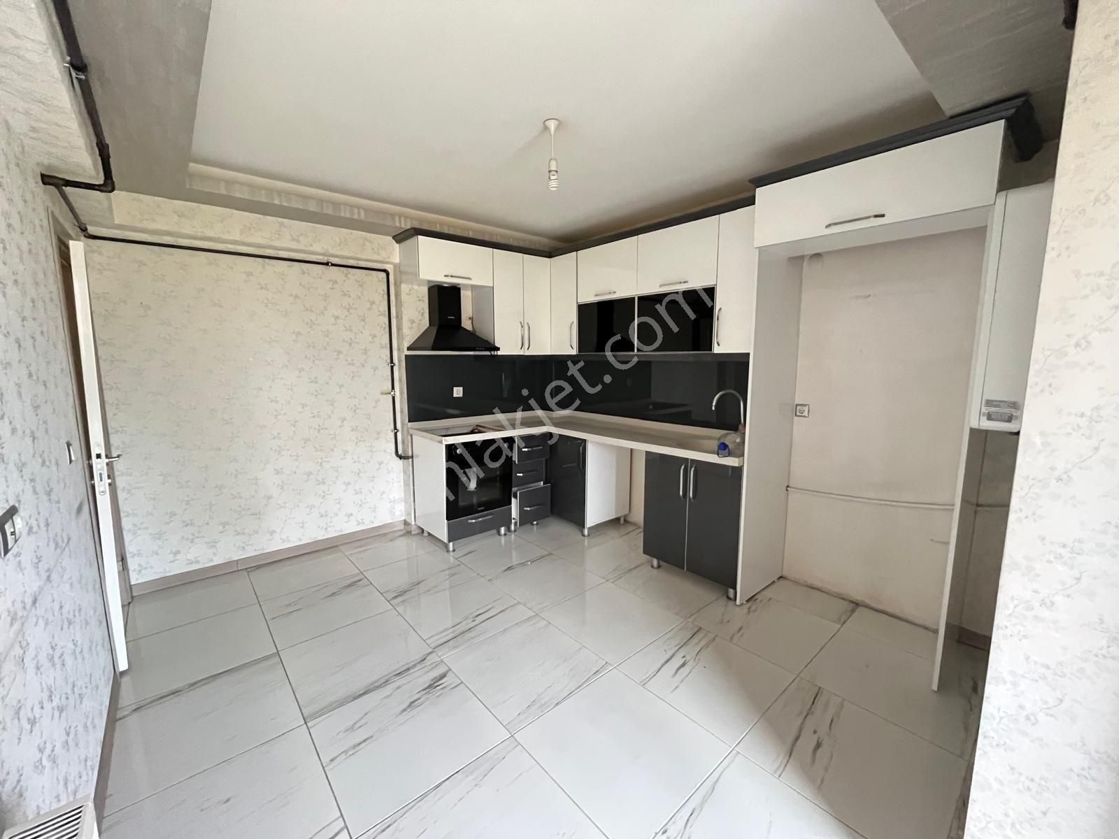 Karapürçek Cd Üzerinde 3.kat 3+1 Asansörlü Ön Cephe Full Yapılı - Görsel 3