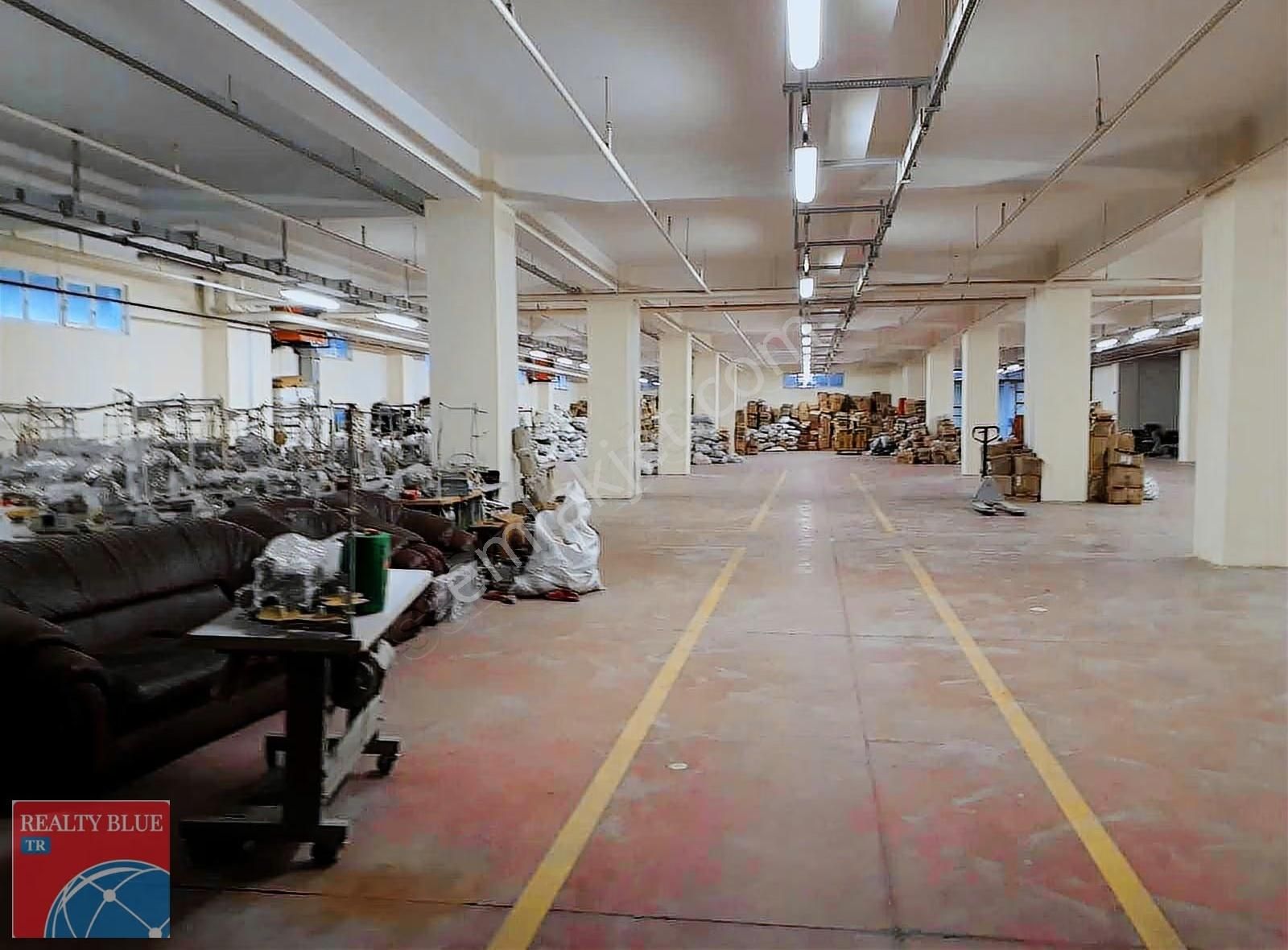 Sultanbeyli 'de 2000m2 Tek Parça Depo