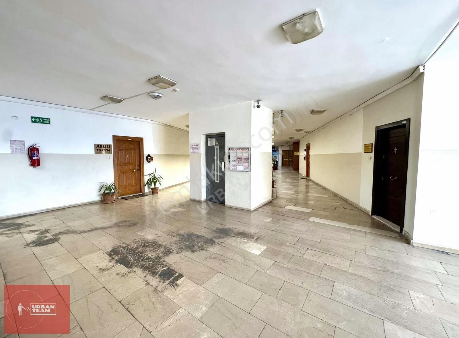 Maltepe Cumhuriyet Meydanında Yenilenmiş Ön Cephe Ofis Kiralık - Görsel 10
