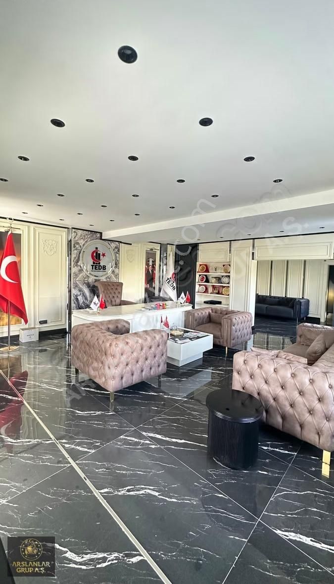 Arslanlar Grup A.ş.'den İncek'te Eşsiz Konumda Şirket Binası - Görsel 5