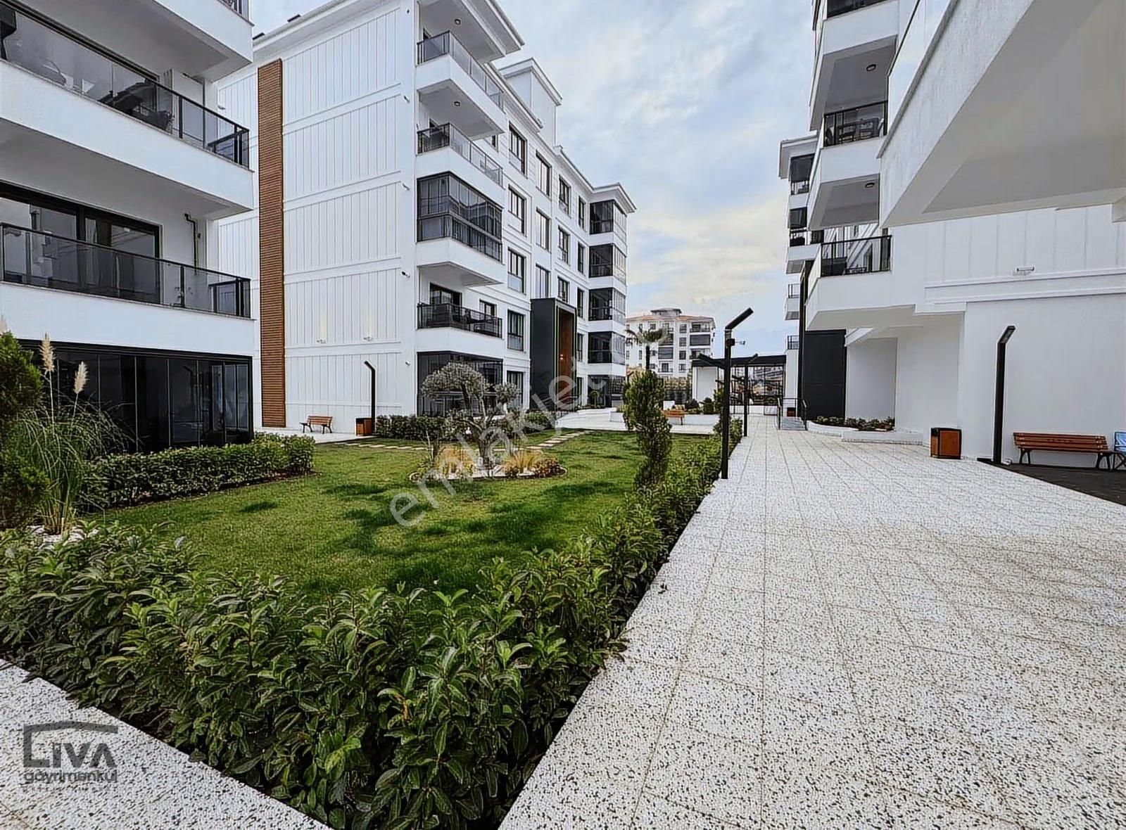 Liva'dan Yenişafakta Havuzlu Kapalı Otoparklı Arakat 2+1 Daire - Görsel 4