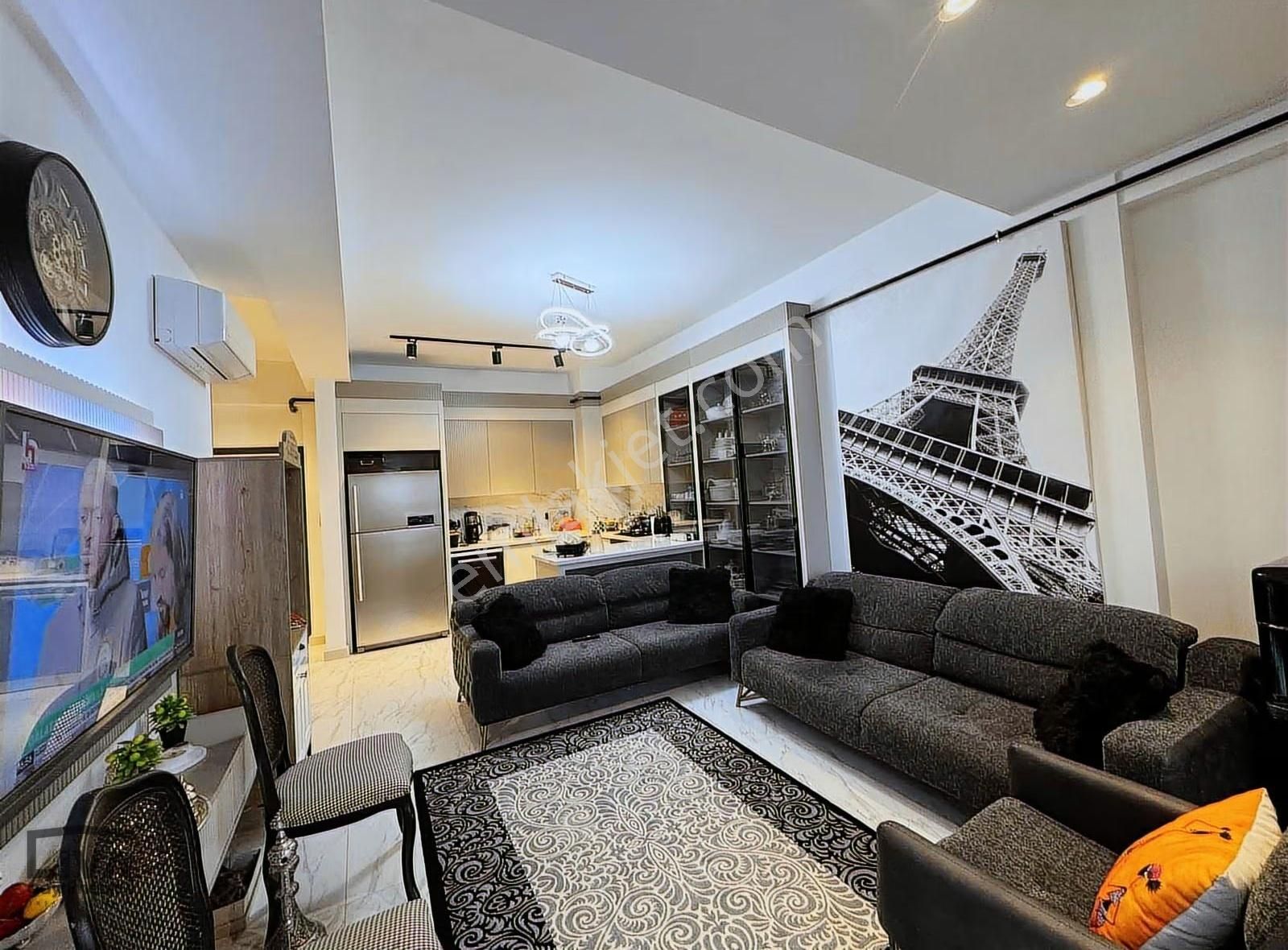 Liva'dan Yenişafakta Havuzlu Kapalı Otoparklı Arakat 2+1 Daire - Görsel 8