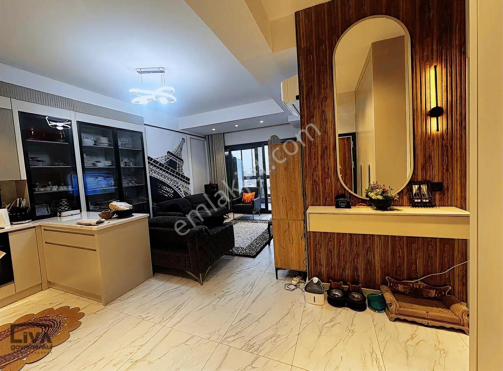 Liva'dan Yenişafakta Havuzlu Kapalı Otoparklı Arakat 2+1 Daire - Görsel 5