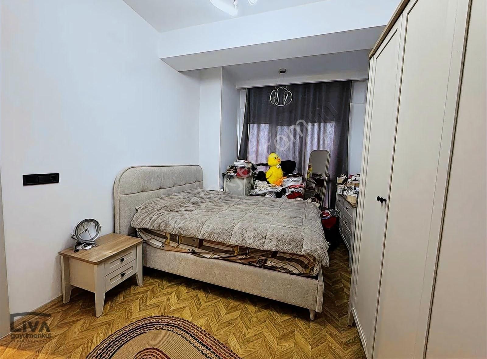 Liva'dan Yenişafakta Havuzlu Kapalı Otoparklı Arakat 2+1 Daire - Görsel 6