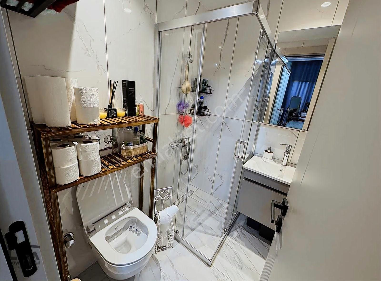 Liva'dan Yenişafakta Havuzlu Kapalı Otoparklı Arakat 2+1 Daire - Görsel 18