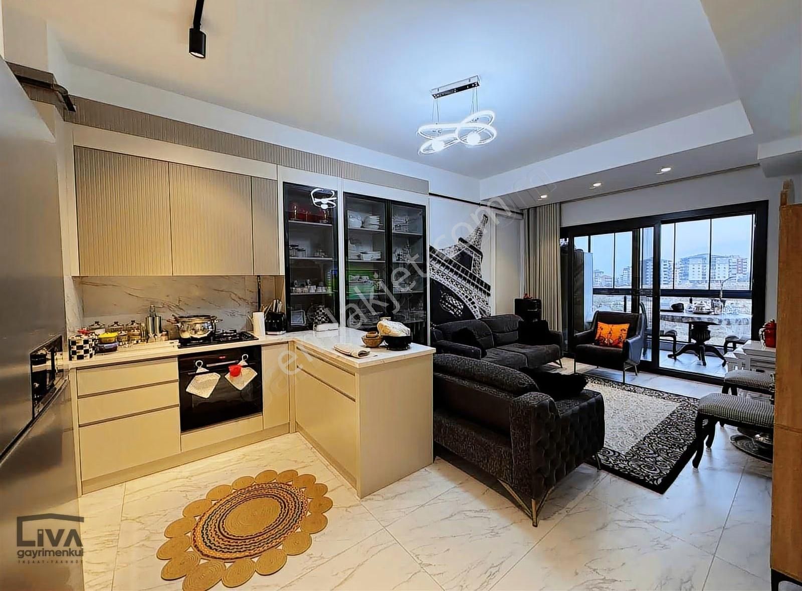 Liva'dan Yenişafakta Havuzlu Kapalı Otoparklı Arakat 2+1 Daire - Görsel 10