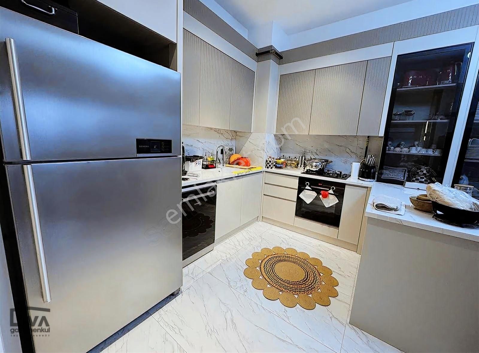 Liva'dan Yenişafakta Havuzlu Kapalı Otoparklı Arakat 2+1 Daire - Görsel 20