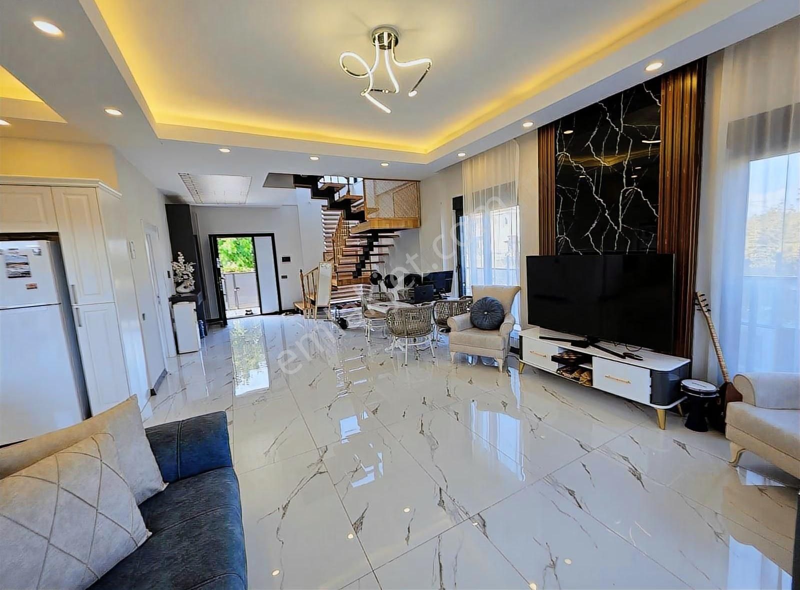 Yetişen Alır / 4+1 Müstakil Havuzlu Villa/ Ful Eşyalı - Görsel 24