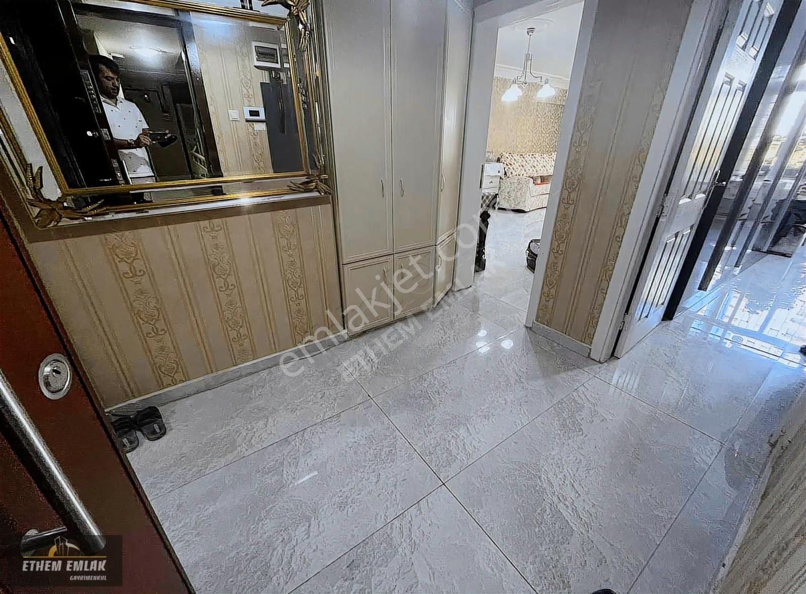 Atatürk Cadddesi Yani Satılık Masrafsız Ofıs Olmaya Müsait 3+1