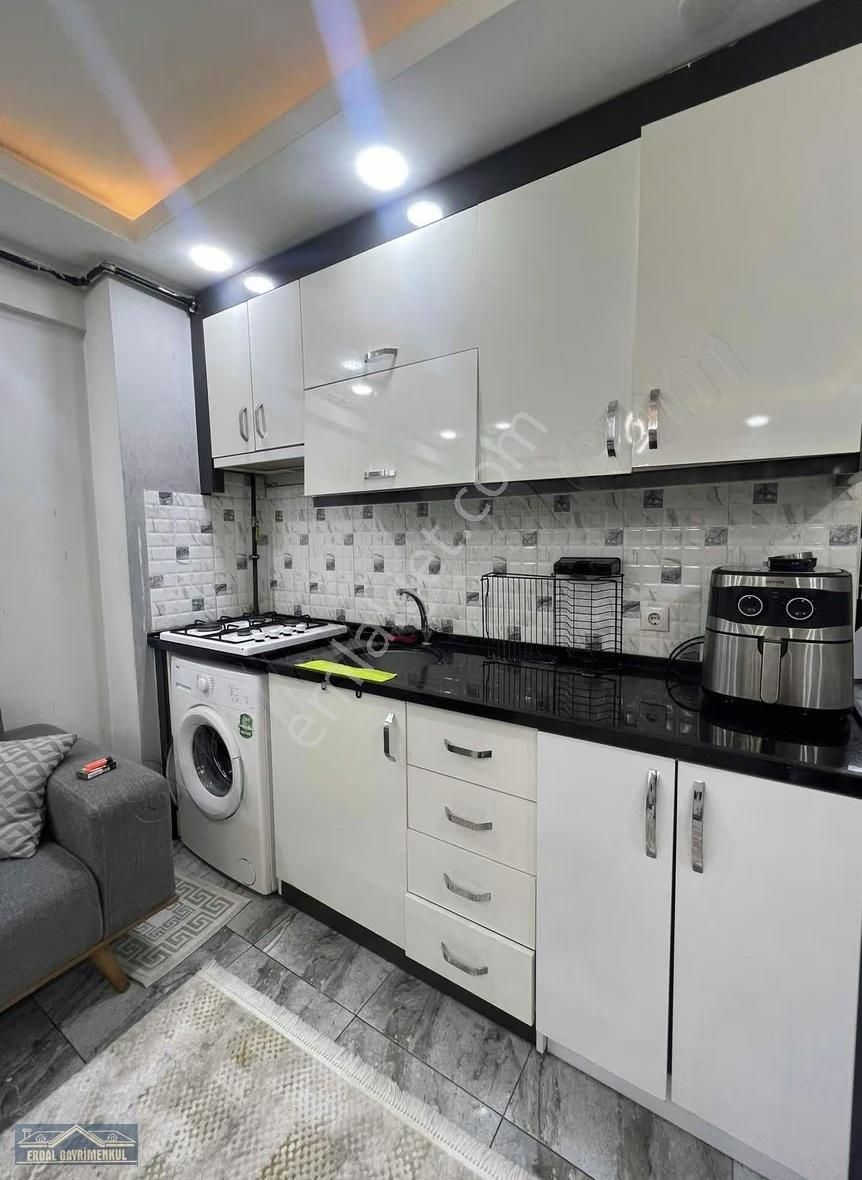 Çınar'da Acil Merkezi Konumda Satılık Ara Kat 2+1 Eşyalı Apart - Görsel 8