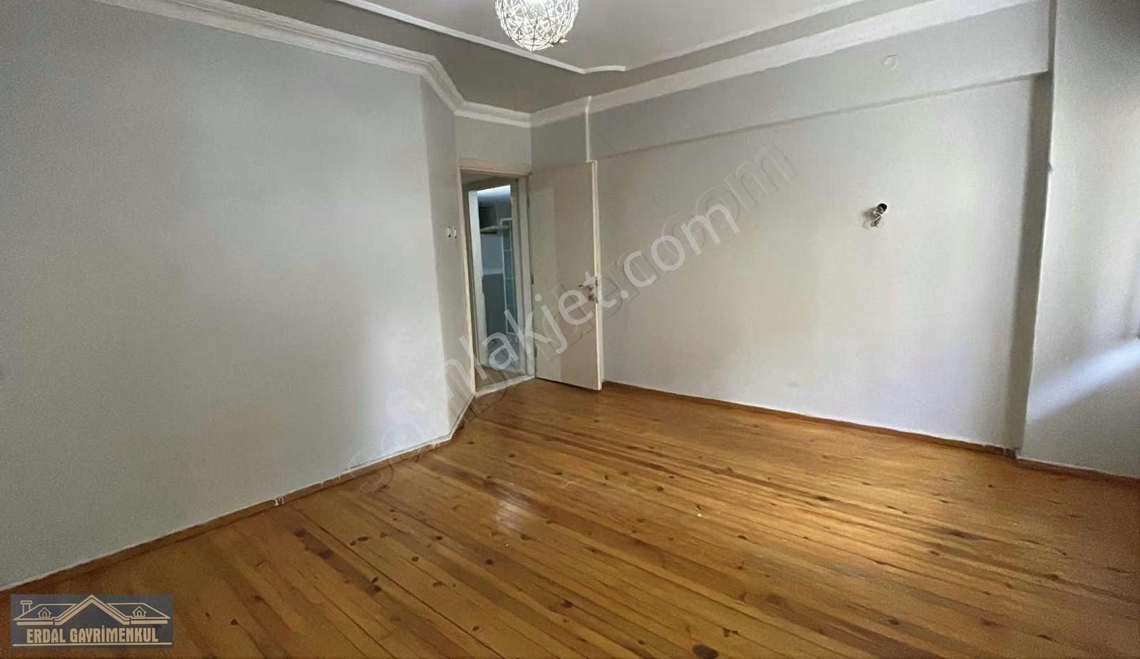 Zübeyde Hanım Caddesinde Satılık 2+1 Geniş Daire - Görsel 5