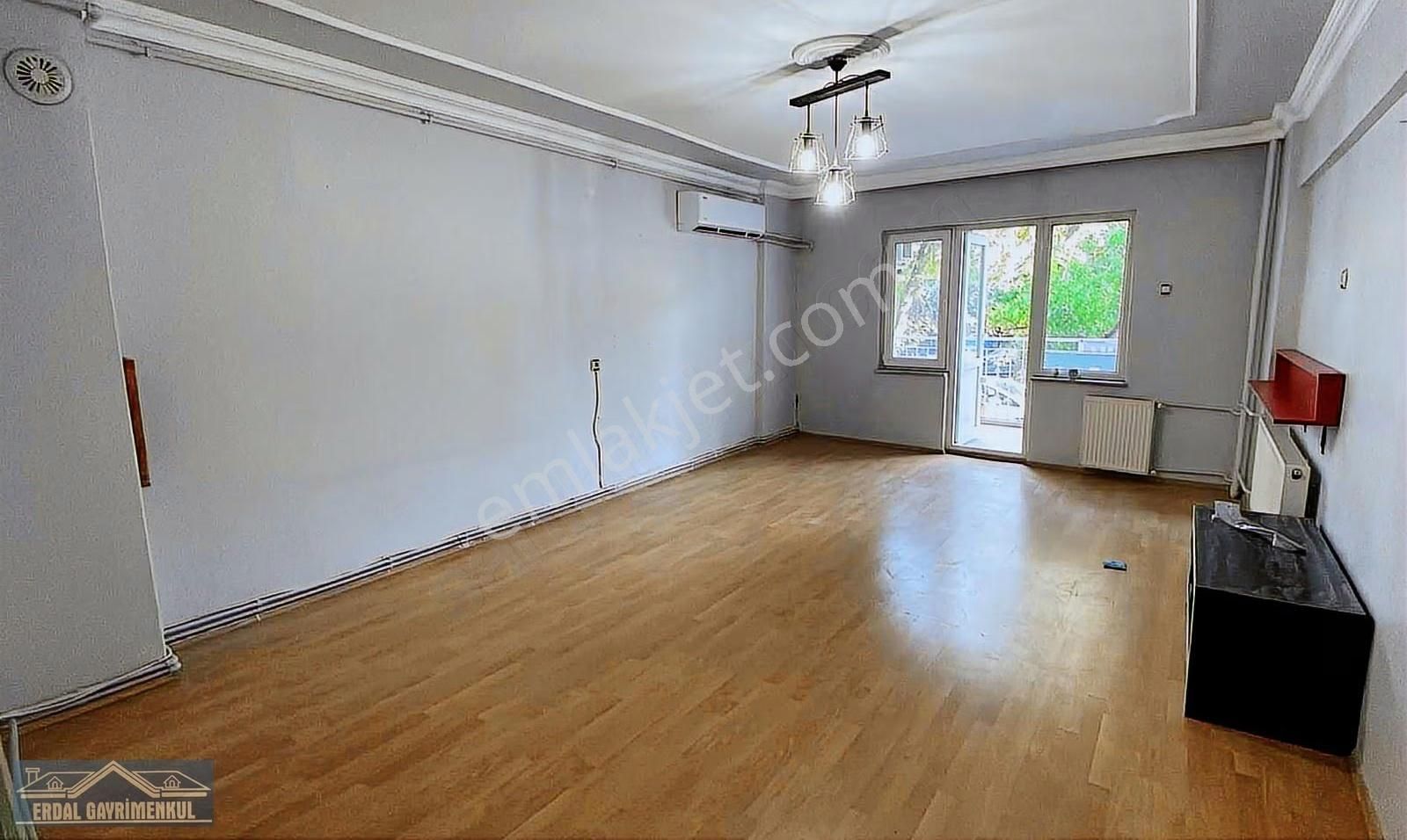 Zübeyde Hanım Caddesinde Satılık 2+1 Geniş Daire - Görsel 12