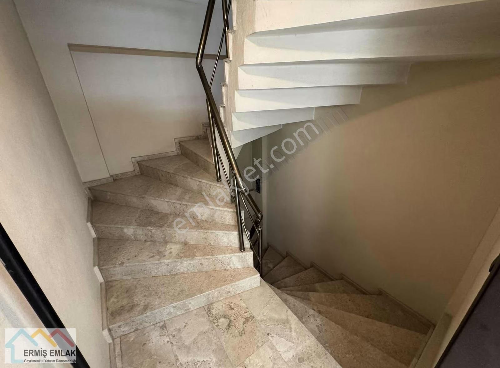 Cadde Üstü Satılık 2+1 Doğalgazlı Daire - Görsel 13