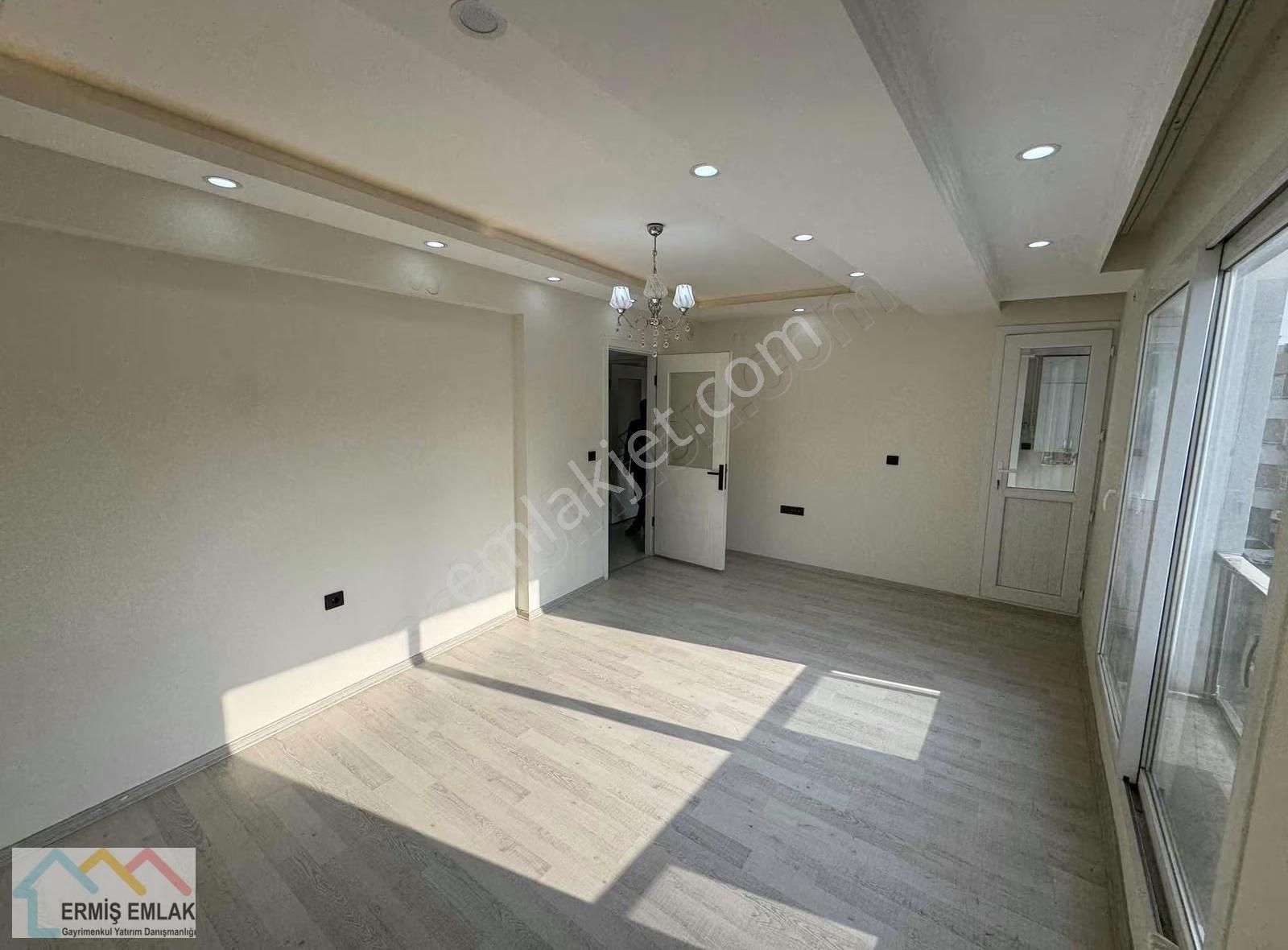 Cadde Üstü Satılık 2+1 Doğalgazlı Daire - Görsel 8