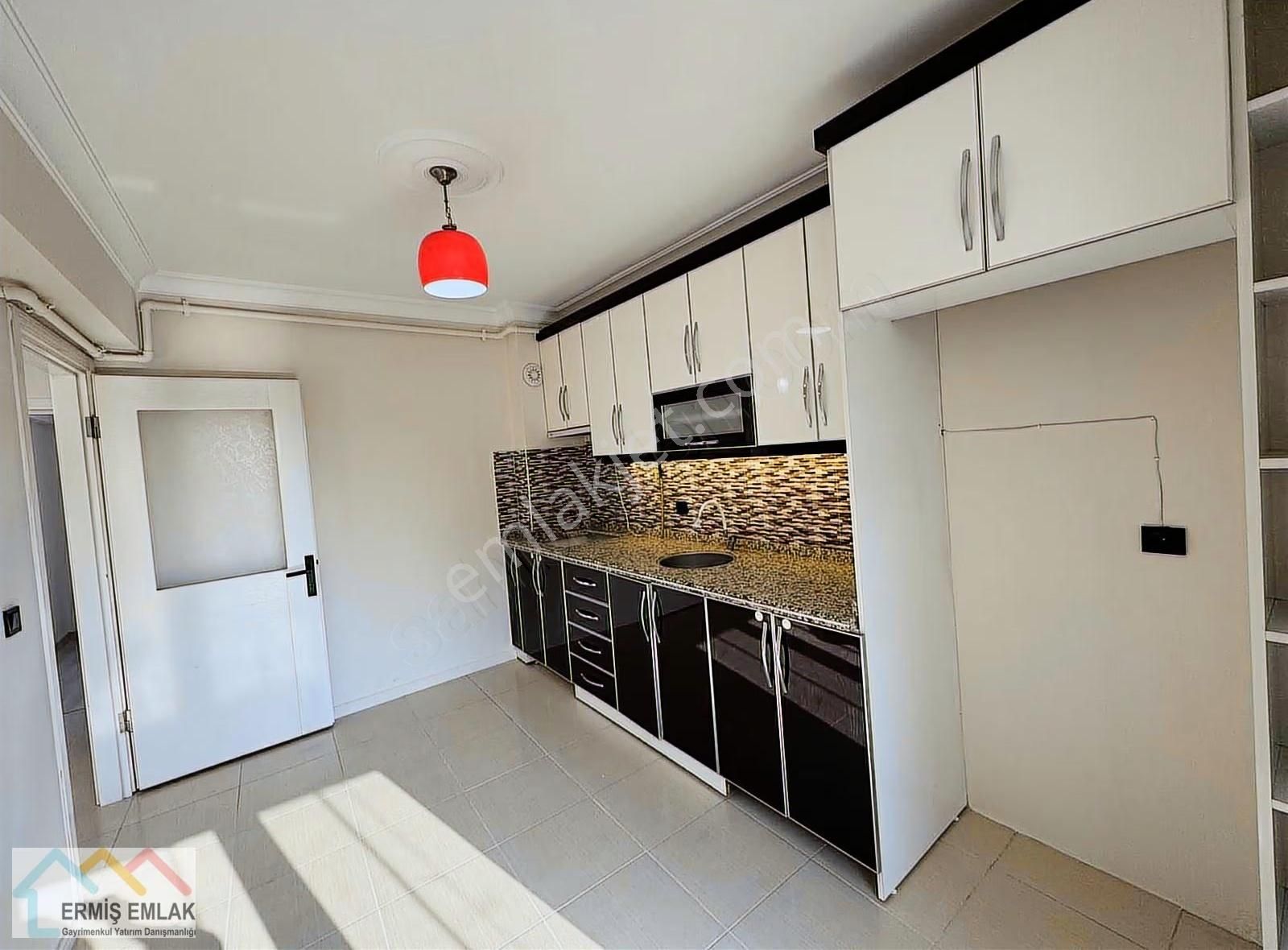 Cadde Üstü Satılık 2+1 Doğalgazlı Daire - Görsel 4