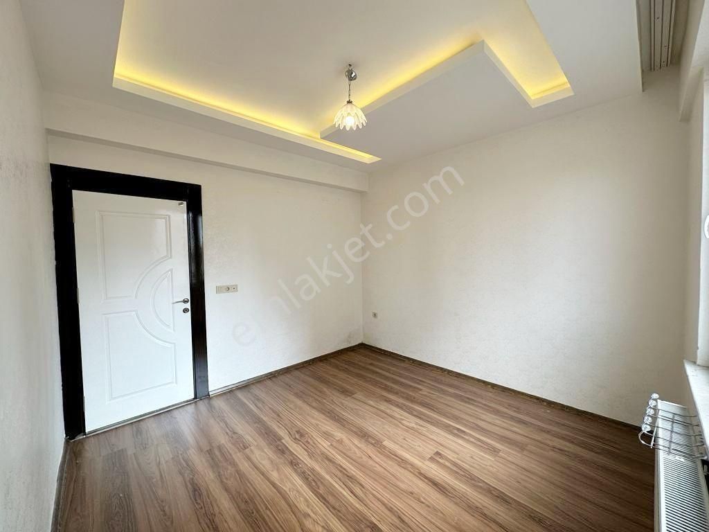 Beykent'te Açık Cepheli Bakımlı Geniş Balkonlu 2+1 Daire - Görsel 12