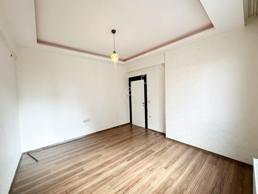 Beykent'te Açık Cepheli Bakımlı Geniş Balkonlu 2+1 Daire - Görsel 16