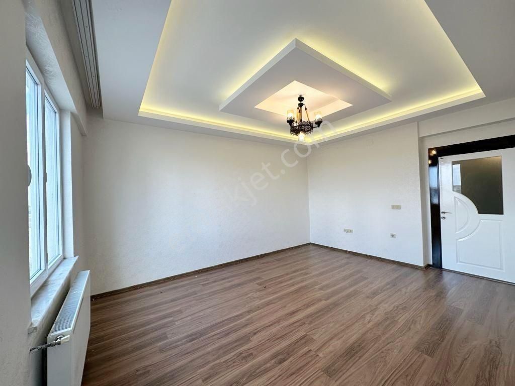 Beykent'te Açık Cepheli Bakımlı Geniş Balkonlu 2+1 Daire - Görsel 7