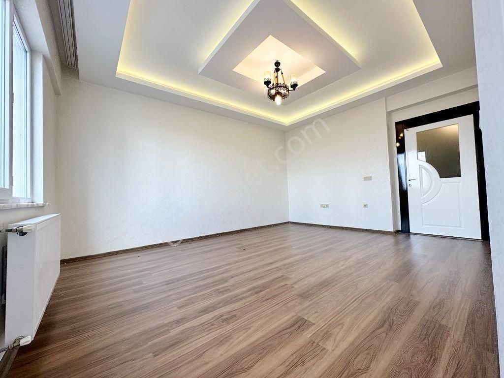 Beykent'te Açık Cepheli Bakımlı Geniş Balkonlu 2+1 Daire - Görsel 5