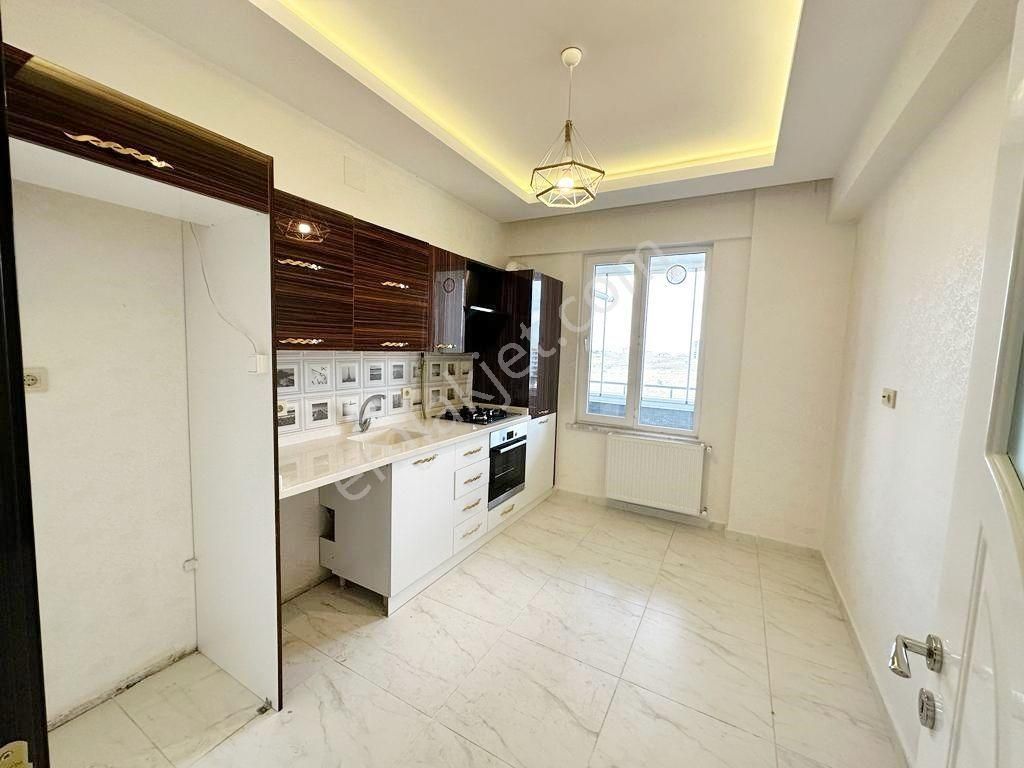 Beykent'te Açık Cepheli Bakımlı Geniş Balkonlu 2+1 Daire - Görsel 3