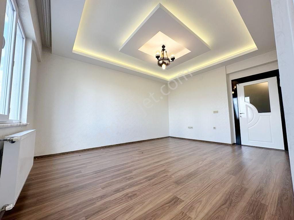 Beykent'te Açık Cepheli Bakımlı Geniş Balkonlu 2+1 Daire - Görsel 8