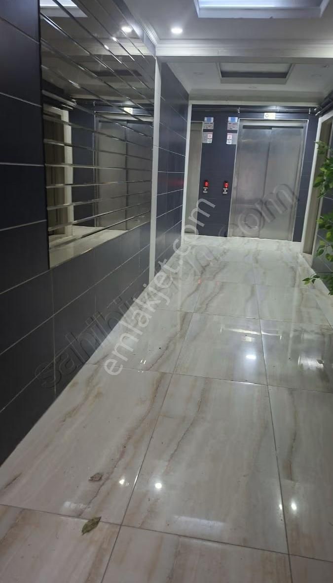 3+1 Geniş Daire Metrobüse Marmaraya Yürüme Mesafesinde - Görsel 15