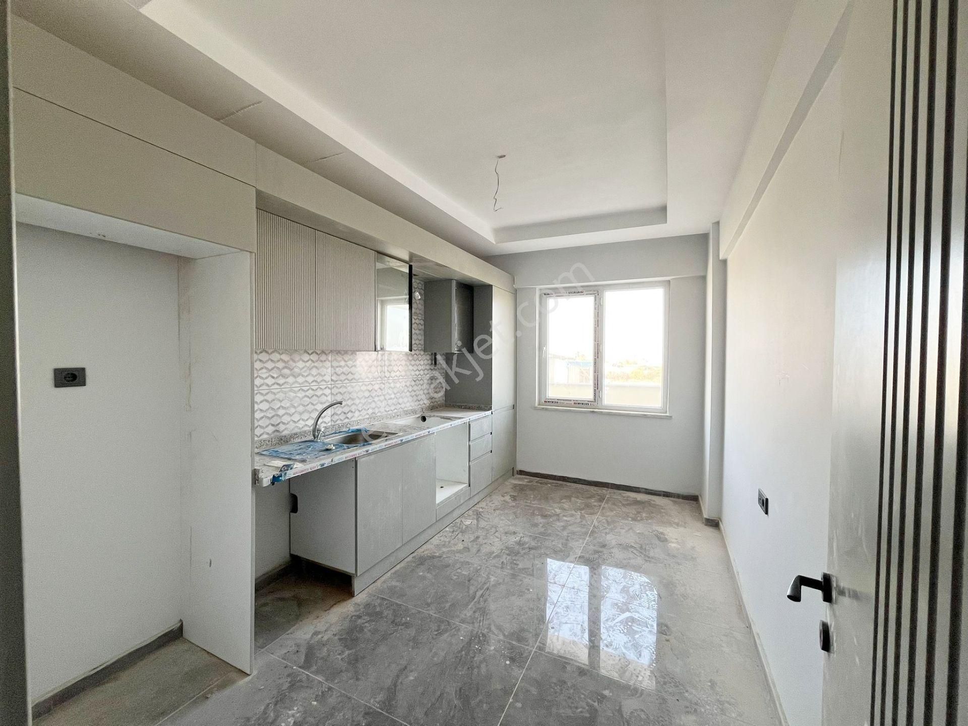 Koç Gym'den Yeni Gelişen Bölgede Sıfır Yapı Geniş Oturumlu 2+1