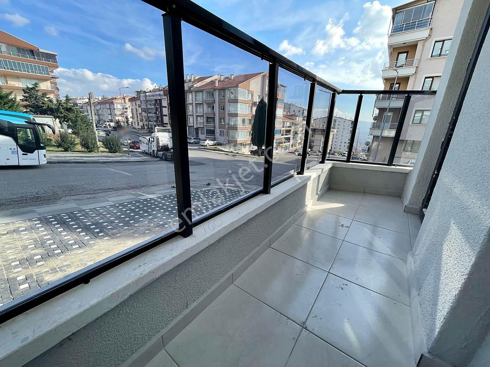 Cadde Paraleli Oturuma Hazır 3+1 Full Yapılı Sıfır Daireler - Görsel 23