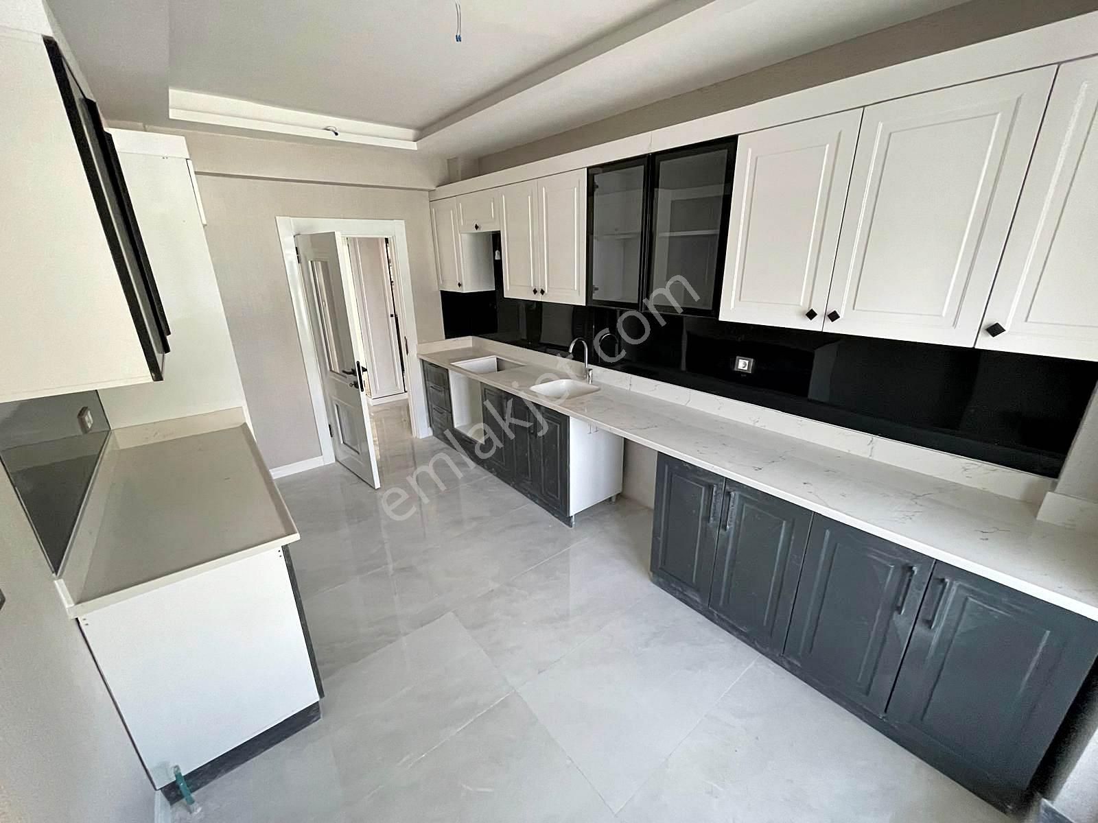 Cadde Paraleli Oturuma Hazır 3+1 Full Yapılı Sıfır Daireler