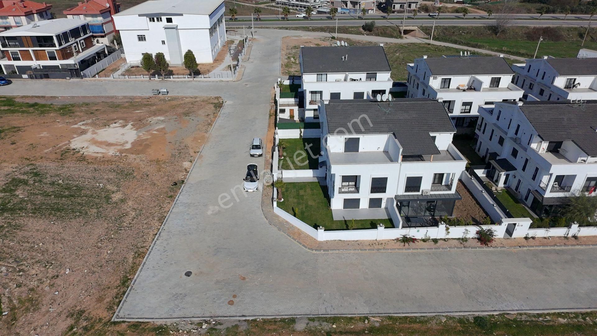 White Life Villaların'da Müstakil Bahçeli 4+1 Triplex Satılık Villa - Görsel 2