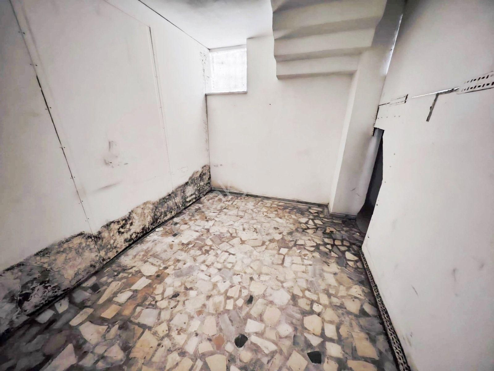 Çakmak Durağı Yakını Kiralık Bodrum Kat Geniş Dükkan - Görsel 9