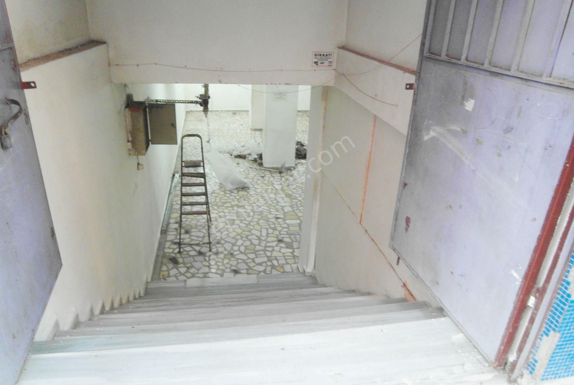 Çakmak Durağı Yakını Kiralık Bodrum Kat Geniş Dükkan - Görsel 2