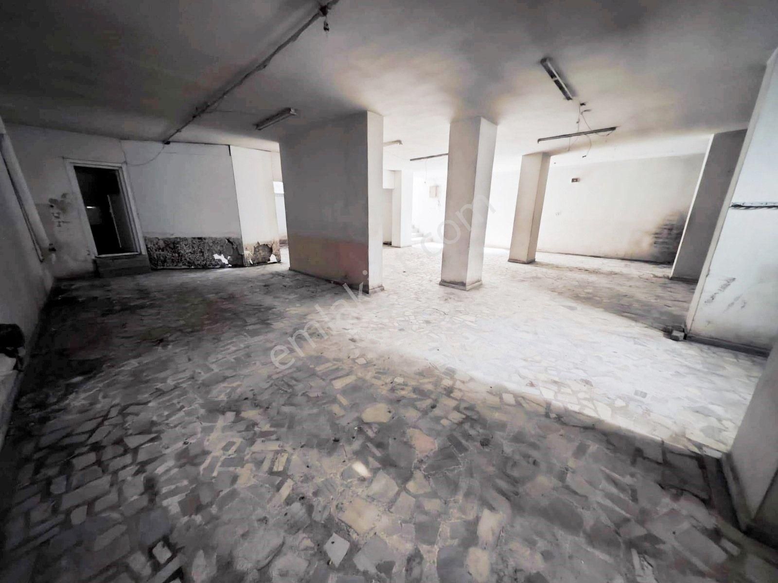 Çakmak Durağı Yakını Kiralık Bodrum Kat Geniş Dükkan - Görsel 7