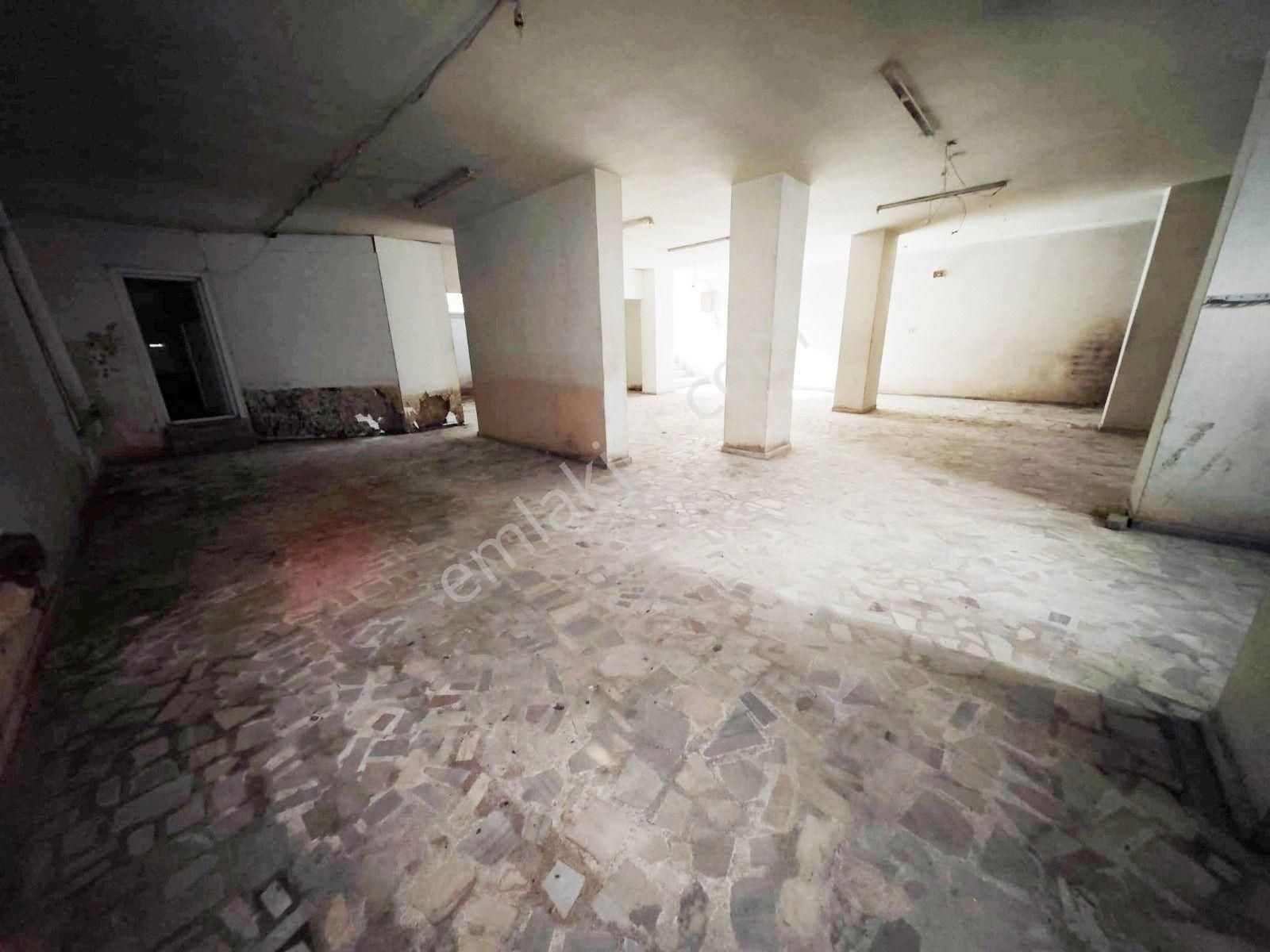 Çakmak Durağı Yakını Kiralık Bodrum Kat Geniş Dükkan - Görsel 6