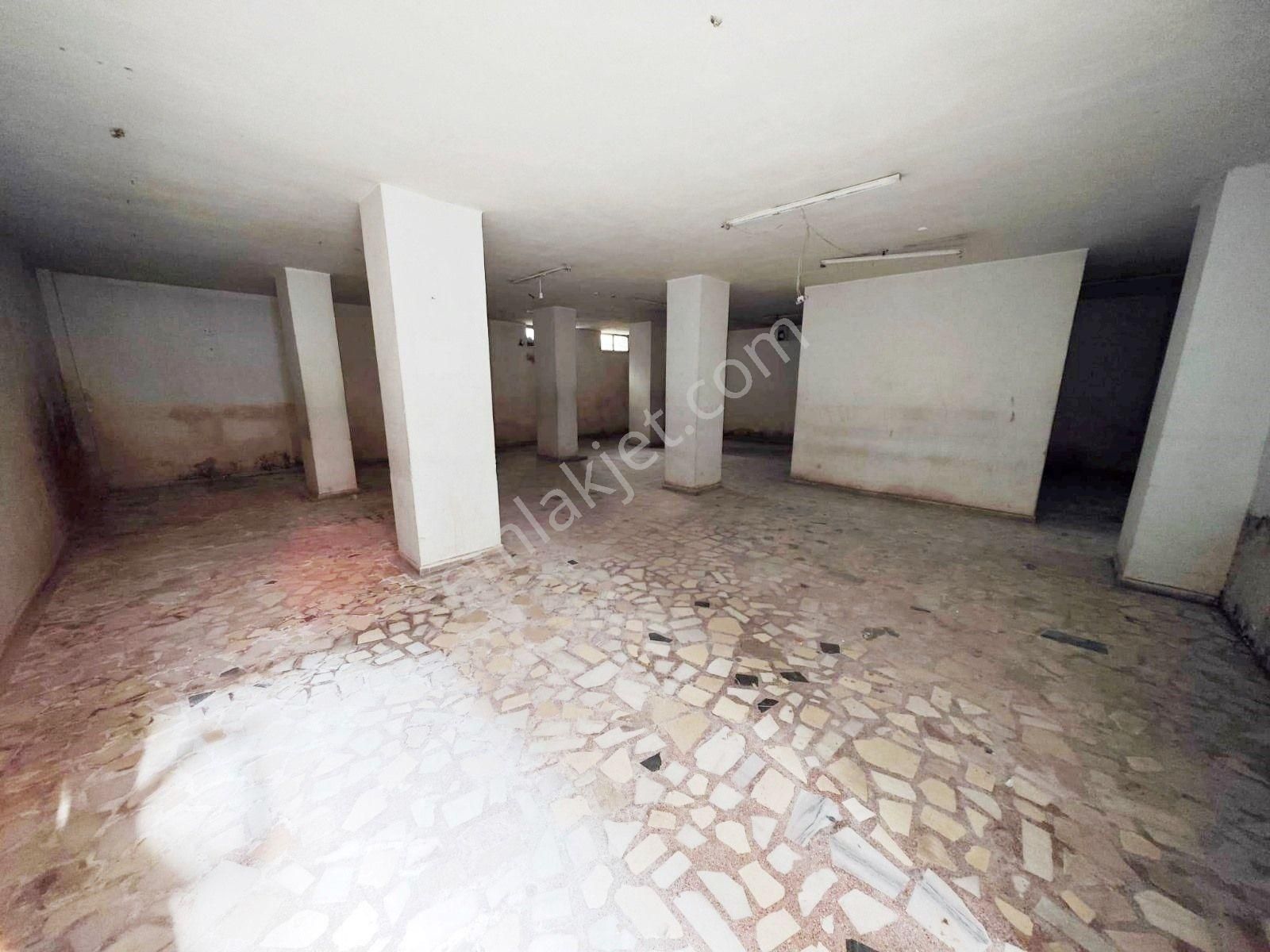 Çakmak Durağı Yakını Kiralık Bodrum Kat Geniş Dükkan - Görsel 12