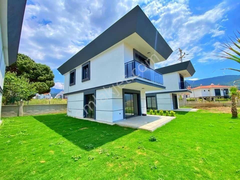 Kuşadası’nda Denize Yakın Havuzlu Tek Müstakil Satılık Villa - Görsel 2