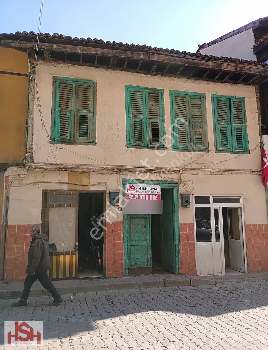 Üç Eylül Mah. Gençlik Cad. Üzerinde 121 M2 2 Katlı Müstakil