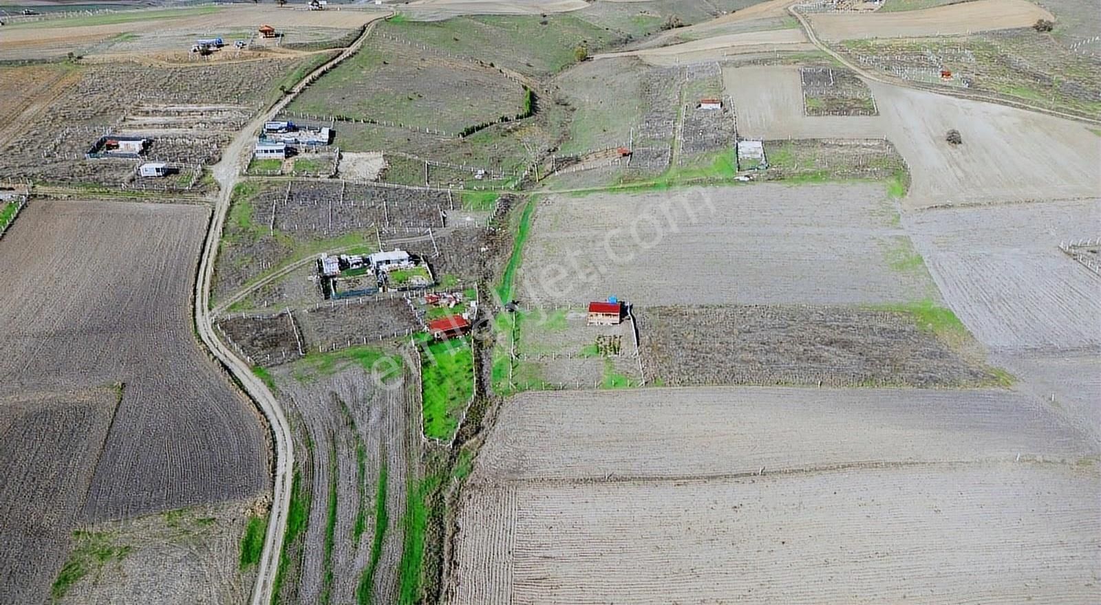 Silivri Değirmenköy`de Bağ Evlerinin İçinde Satılık 932 M2 Tarla - Görsel 2