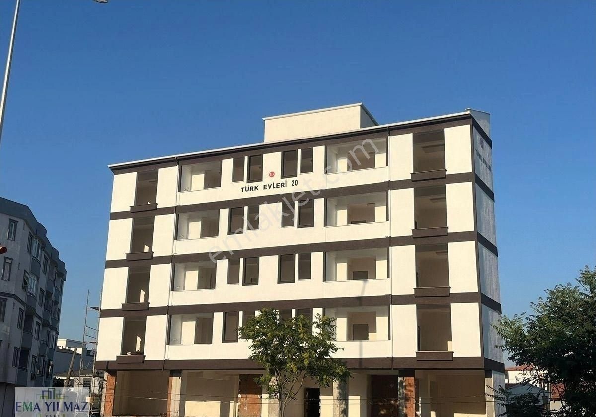 Türk Ev Otoban Üzerinde Deniz Manzaralı 4.kat Kullanışlı 2+1 Daire