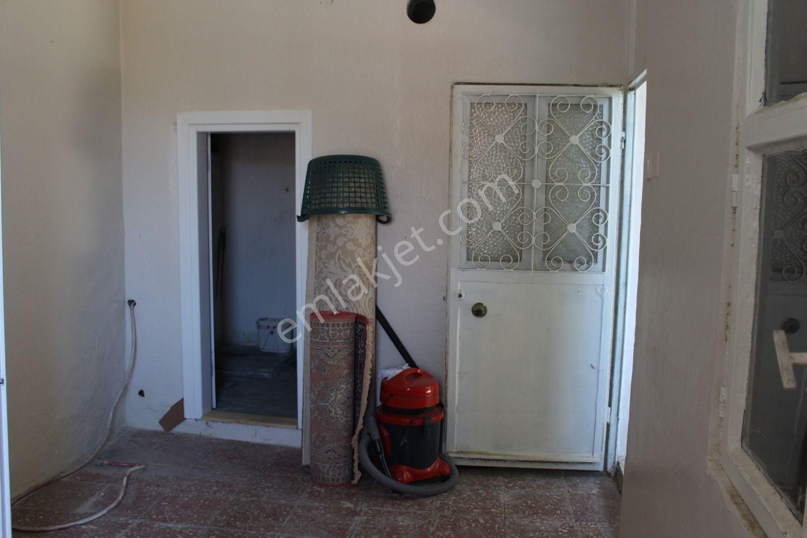 Ayvalık Merkez'de Deniz Manzaralı Bahçeli 2 Katlı Müstakil Kagir Ev - Görsel 18