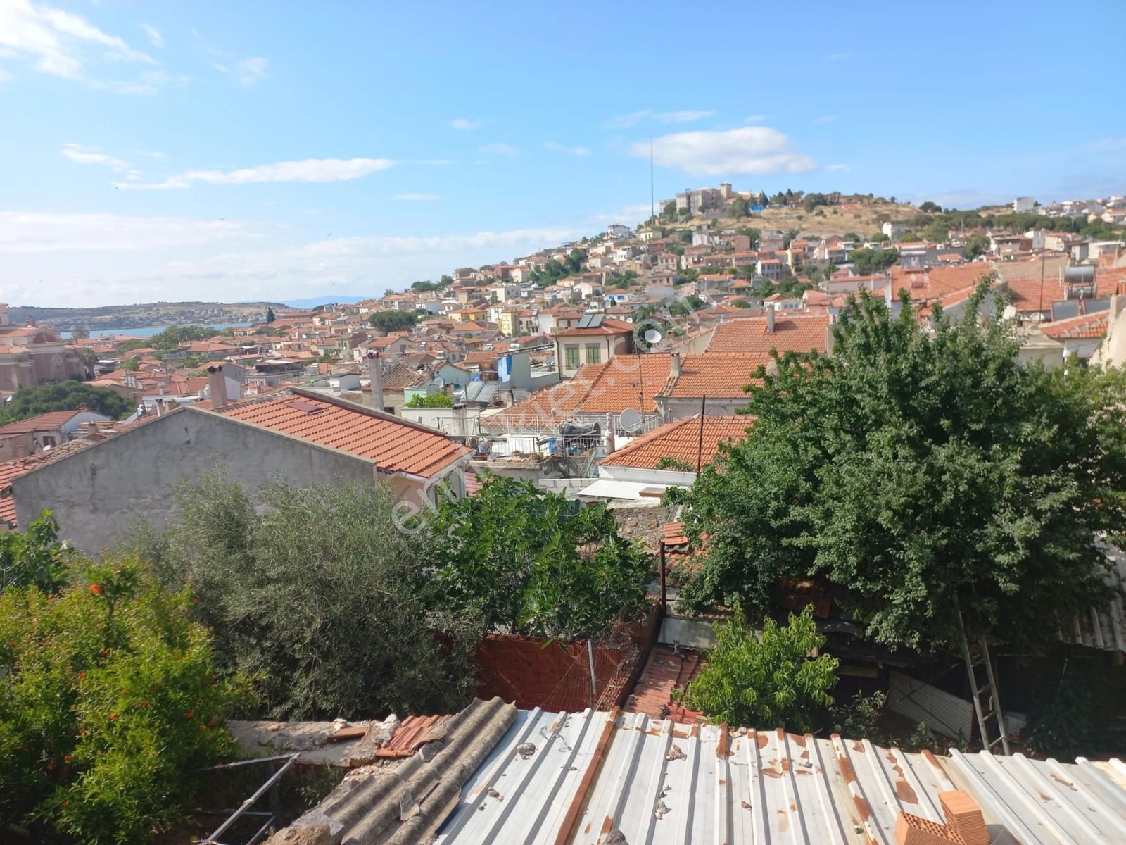Ayvalık Merkez'de Deniz Manzaralı Bahçeli 2 Katlı Müstakil Kagir Ev - Görsel 34
