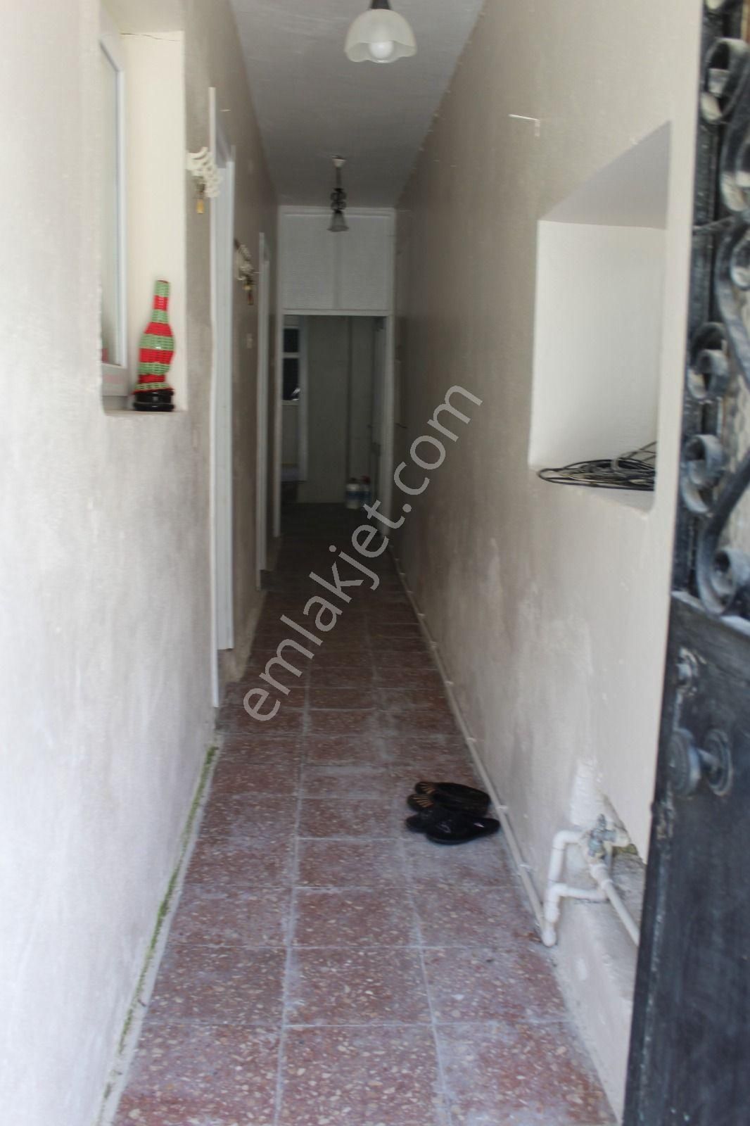 Ayvalık Merkez'de Deniz Manzaralı Bahçeli 2 Katlı Müstakil Kagir Ev - Görsel 3