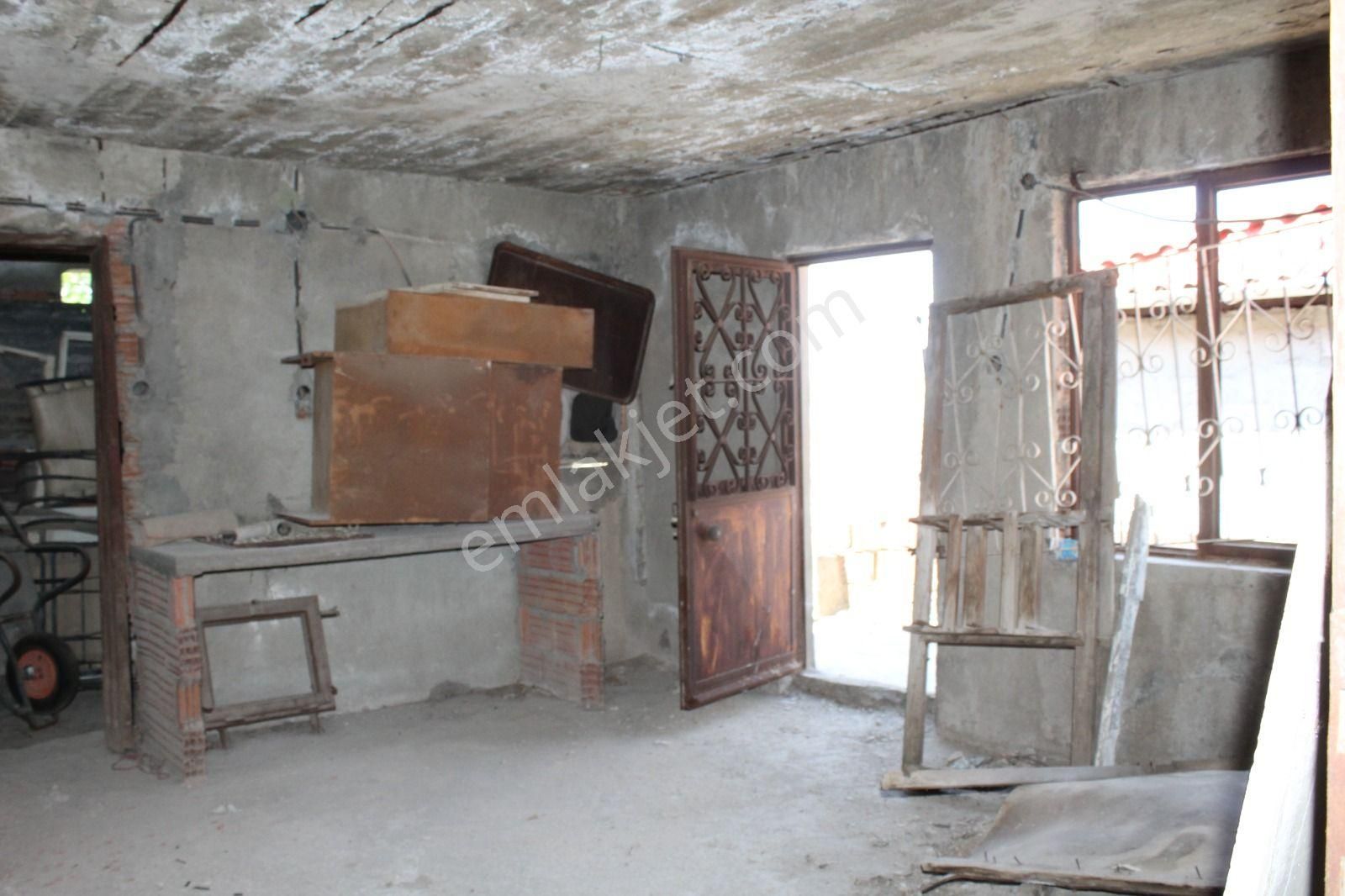 Ayvalık Merkez'de Deniz Manzaralı Bahçeli 2 Katlı Müstakil Kagir Ev - Görsel 25