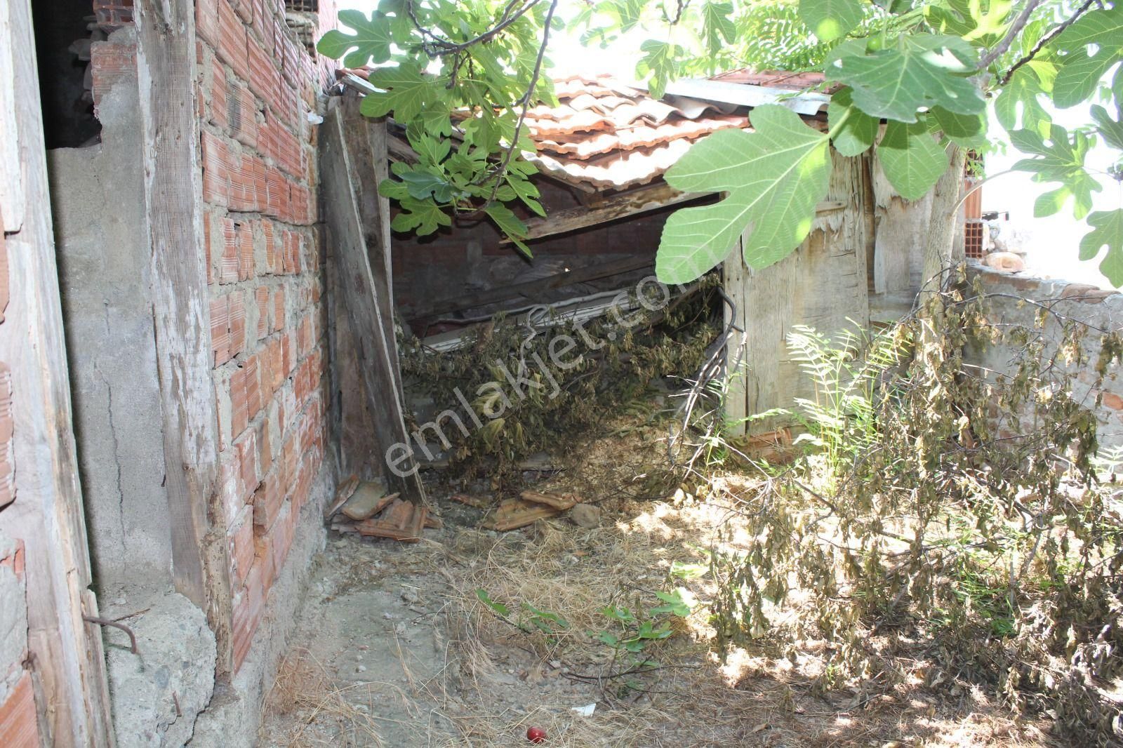 Ayvalık Merkez'de Deniz Manzaralı Bahçeli 2 Katlı Müstakil Kagir Ev - Görsel 20