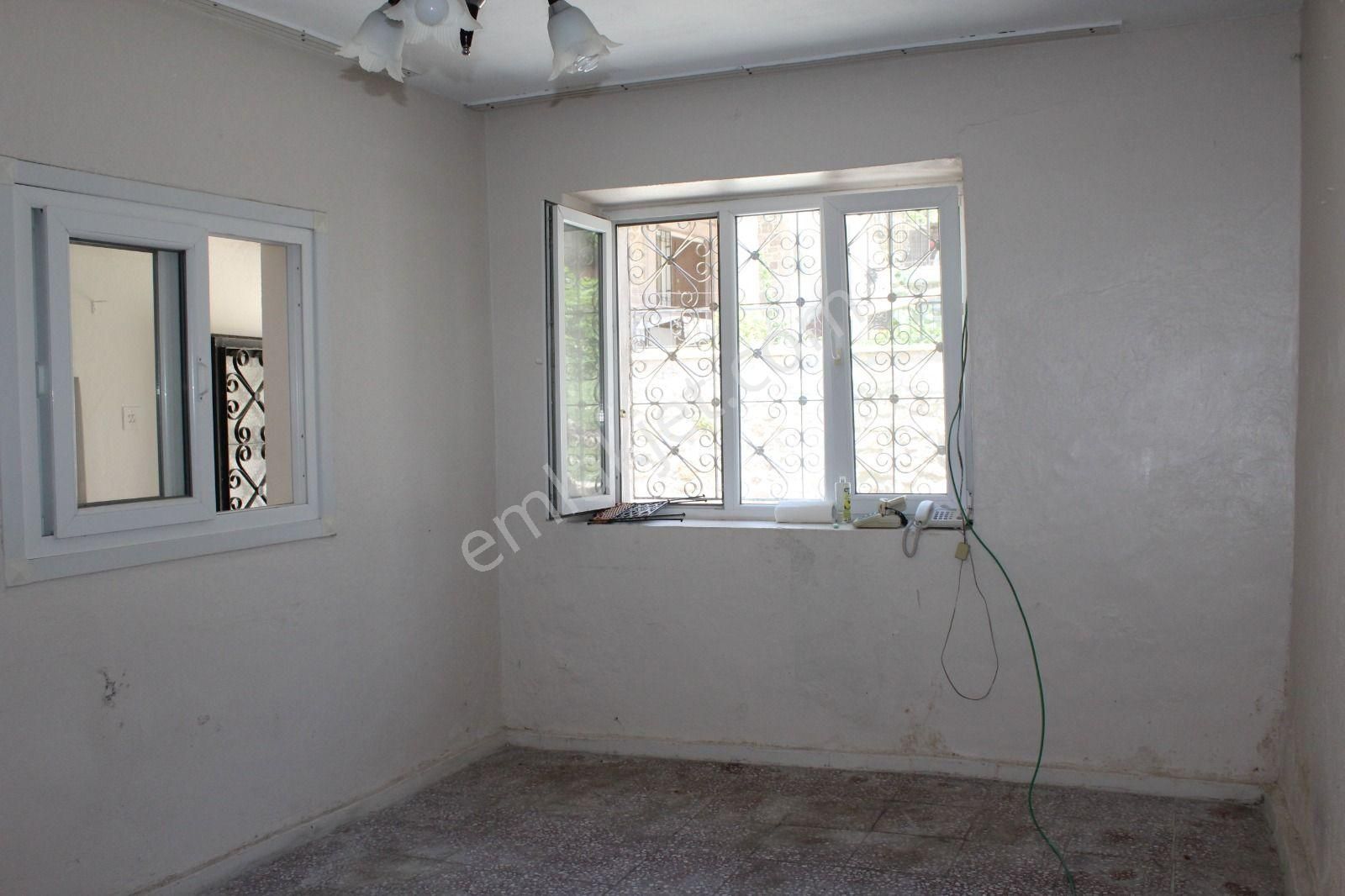 Ayvalık Merkez'de Deniz Manzaralı Bahçeli 2 Katlı Müstakil Kagir Ev - Görsel 8